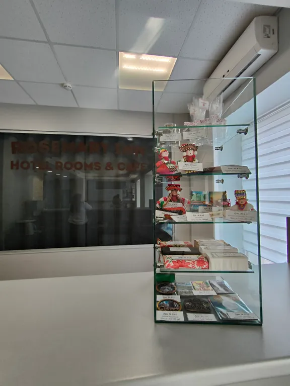 Номер в отеле с двуспальной кроватью и кондиционером