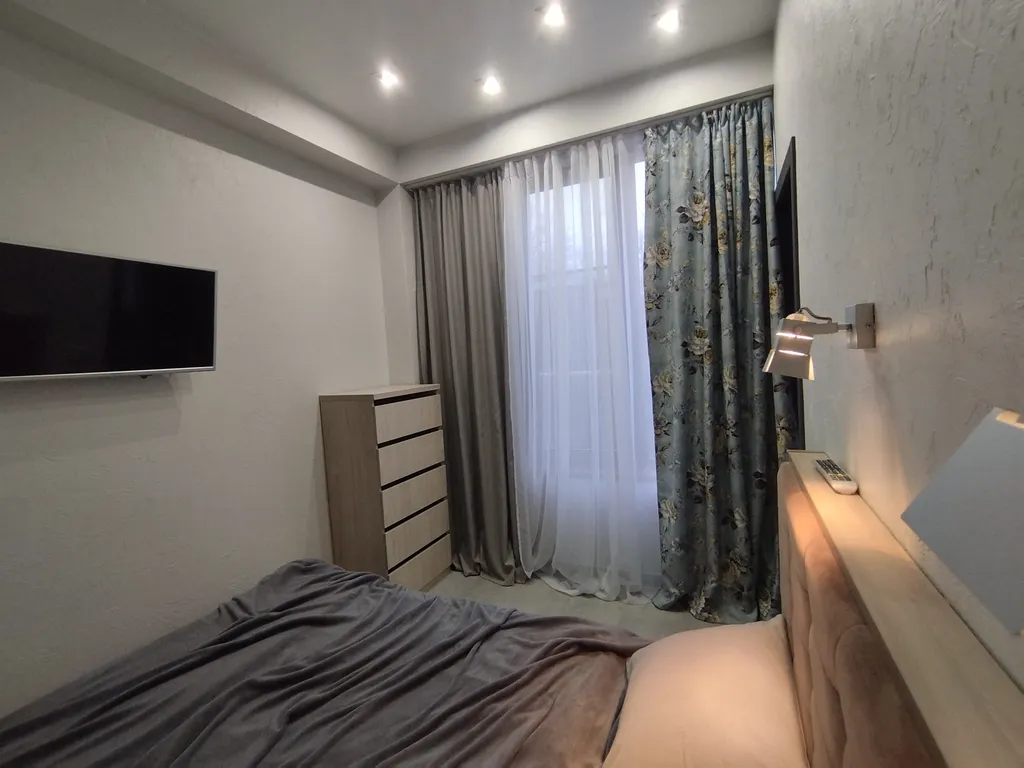 Квартира с отдельной спальней в центре