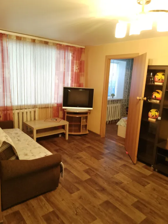 Двухкомнатная квартира, ЖД и автовокзал в шаговой доступности