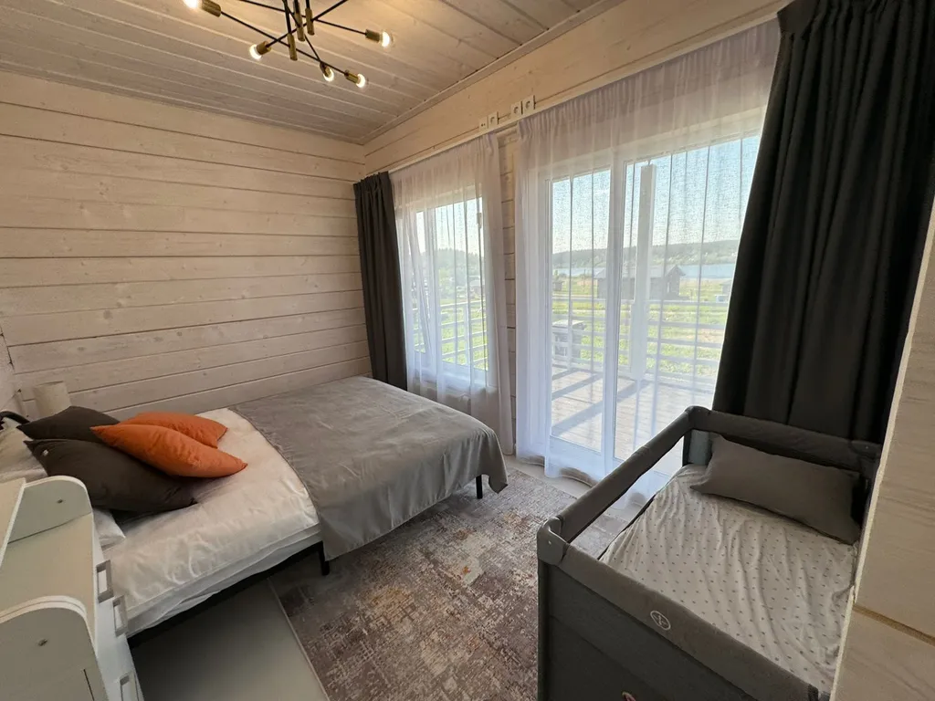 Большой дом с видом на озеро, 3 спальнями, сауной и настольным футболом