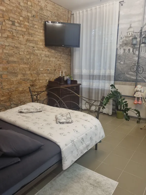 В историческом доме в центре города, уютные апартаменты, своя парковка