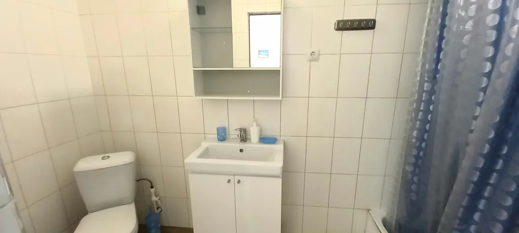 Две спальни, кухня с диваном, балкон