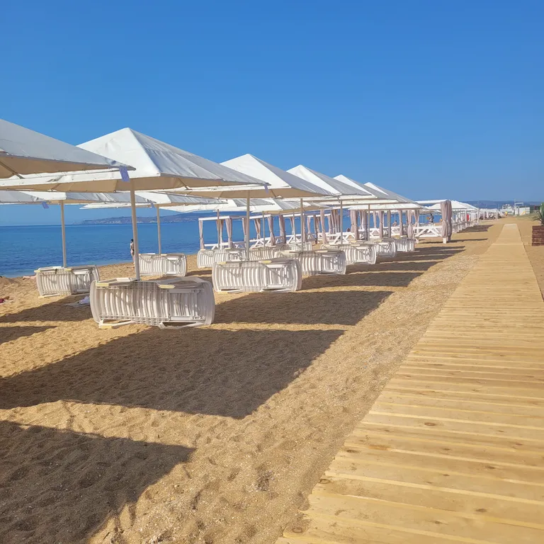 Новый домик 2-комнатный с кухней и террасой на компанию