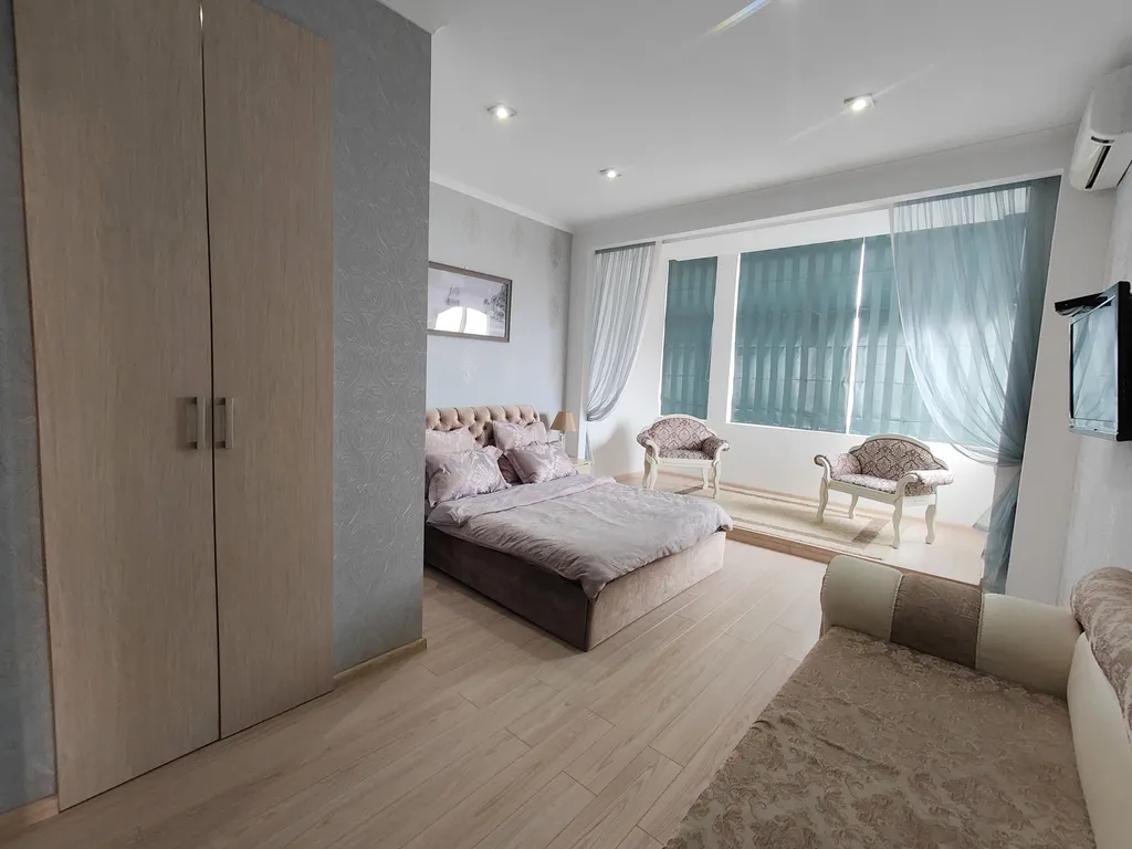 Евродвушка с большое кухней студией с видом на море