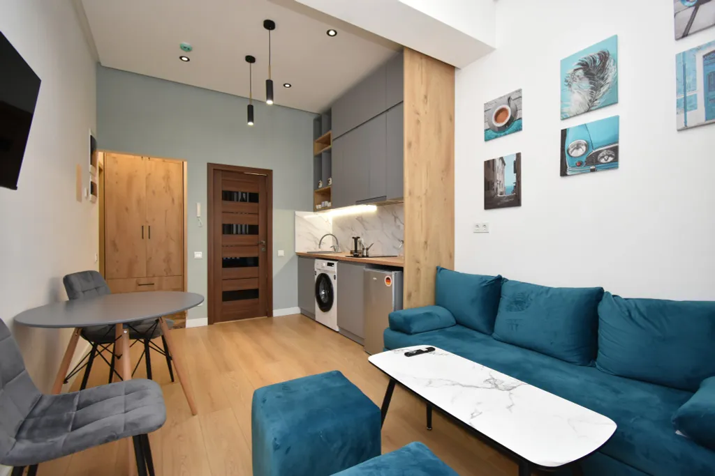 Квартира Красивая студиа в большом центре с балконом — аренда посуточно в Ереван