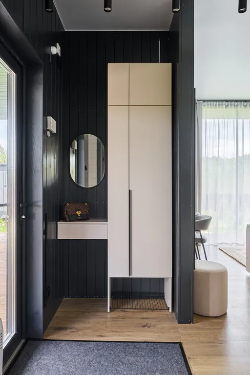 Просторный дом с сауной и камином в окружении леса и реки