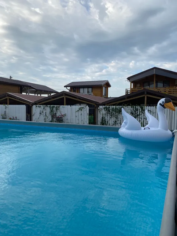 Коттедж Дом 1 с бассейном и питанием, первая линия — Кучугуры