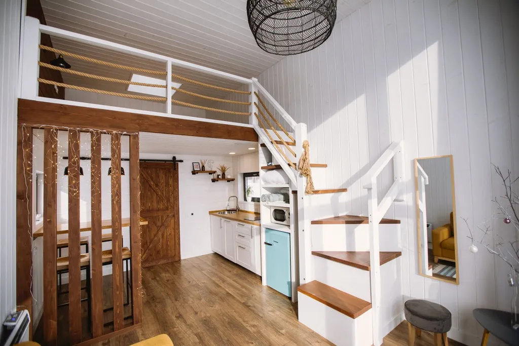 Коттедж Уютный домик с окном в крыше от Дом Шелуха (Sheluha House) — Можайск