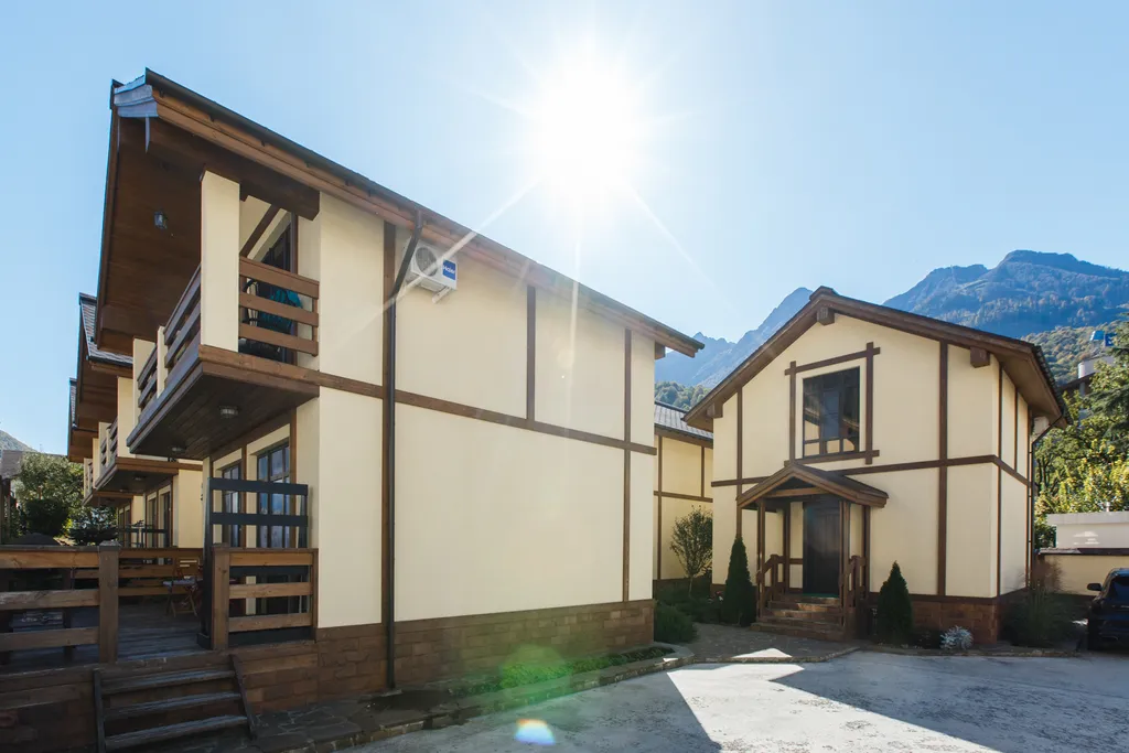 Дом целиком с личной парковкой в центре курорта