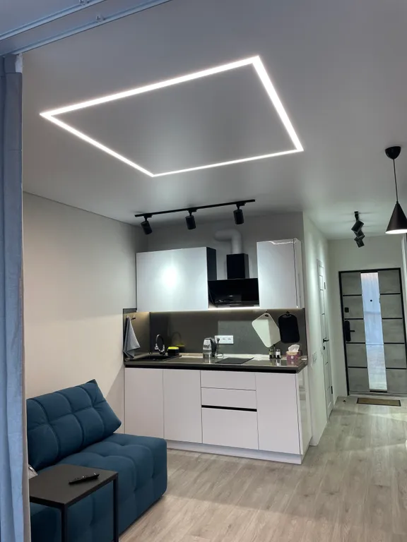 Апартаменты с панорамными окнами на лес и море и роскошным двором