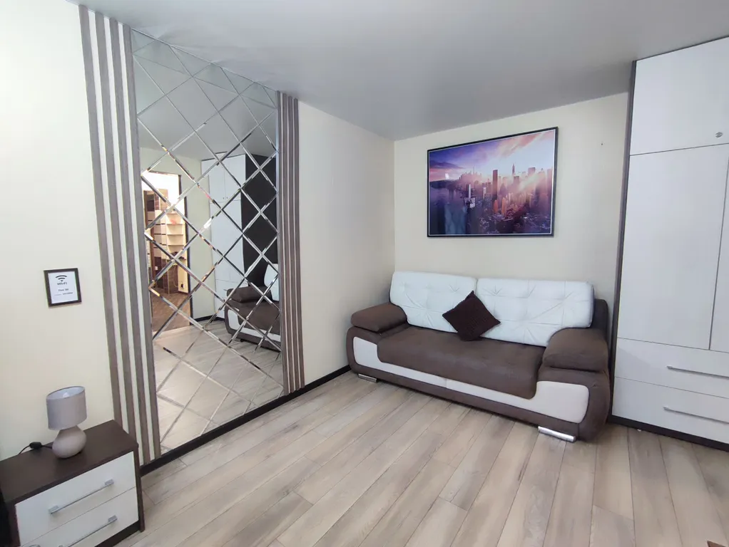 Видовая квартира в самом центре с панорамным видом на Площадь Победы.