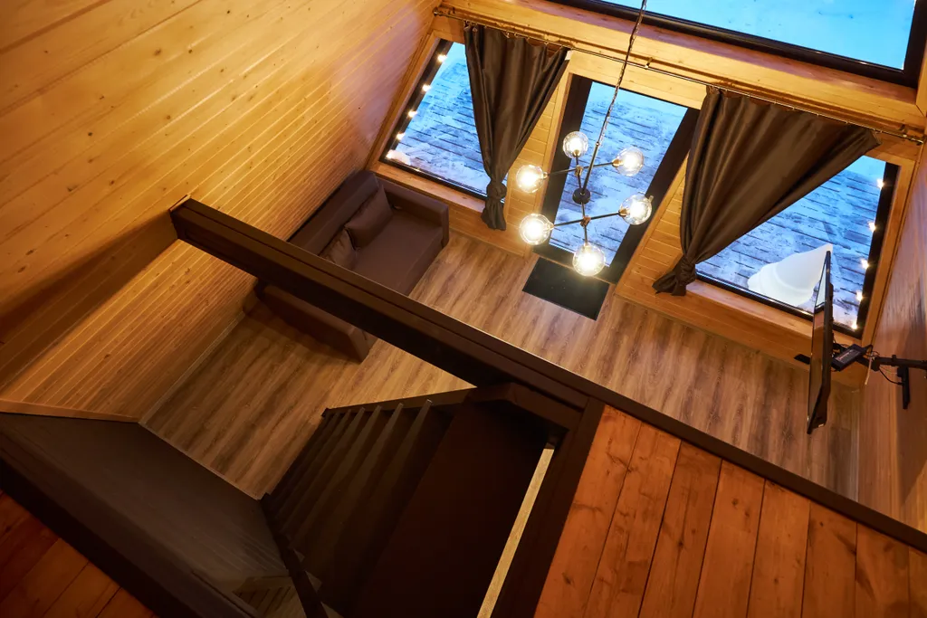 Коттедж A-frame дом рядом с озером — Светлое