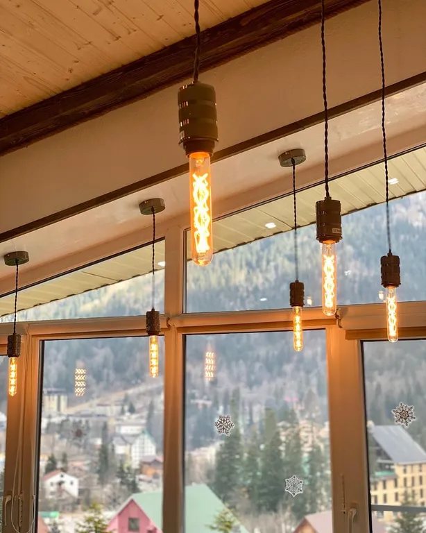 Светлая шале евро-трёшка