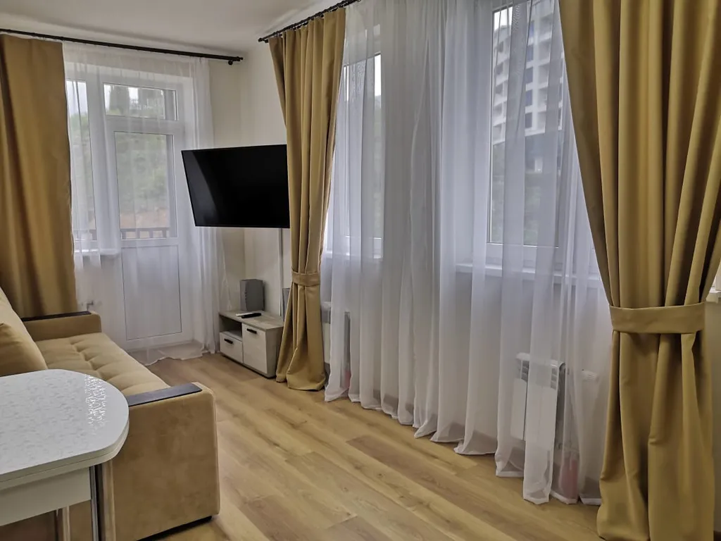 2-х комнатная квартира с балконом, видом на горы и море, парковкой