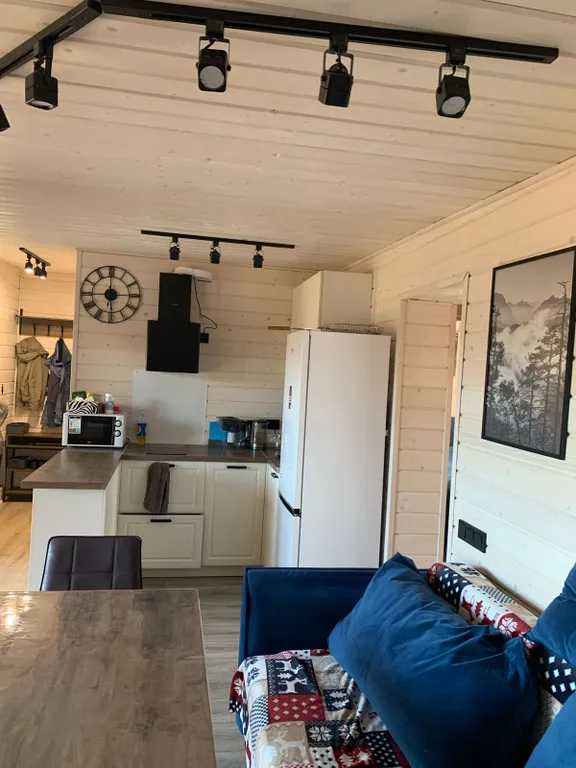 Коттедж Уютный современный дом в сосновом лесу у озера — Запорожское