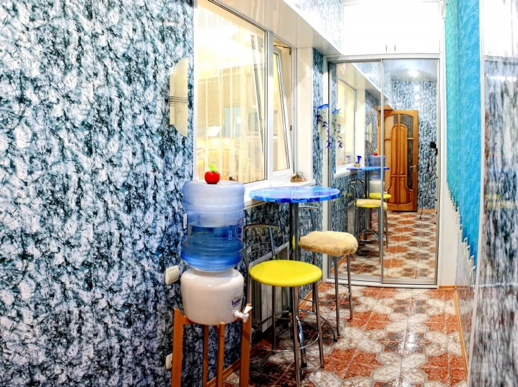 Крупногабаритная двушка с отдельным входом в центре, парковка