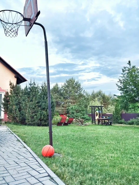 Коттедж под Минском с баней, озером, беседкой