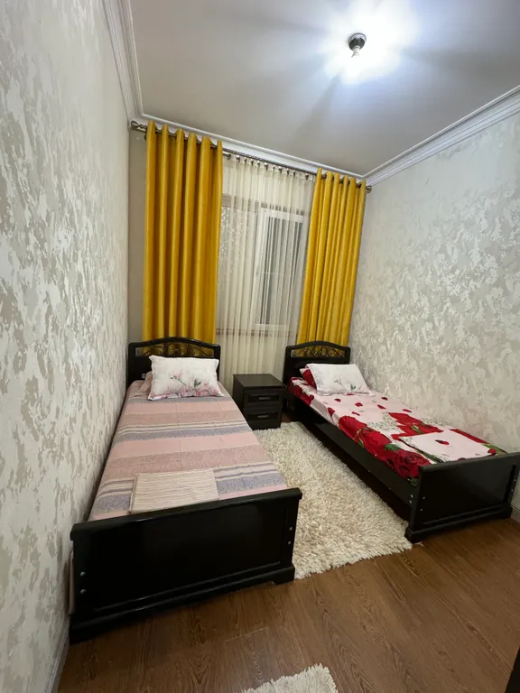 Дом у моря в окружении гор