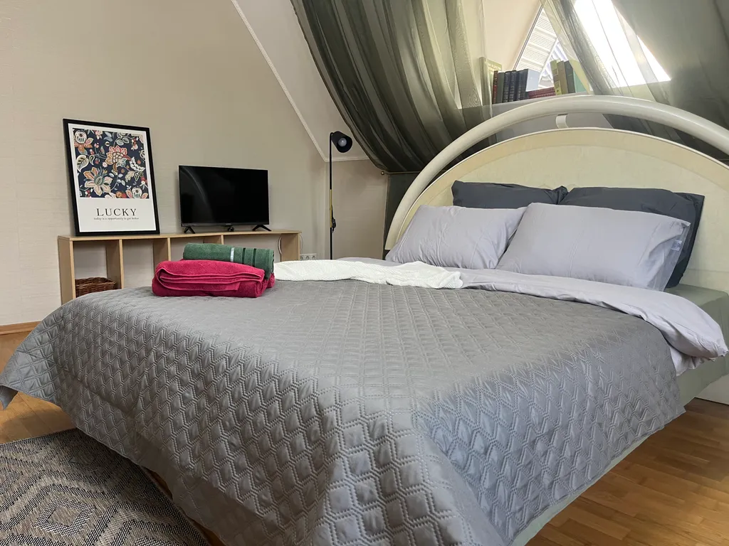 Коттедж на берегу Невы с lounge в гараже