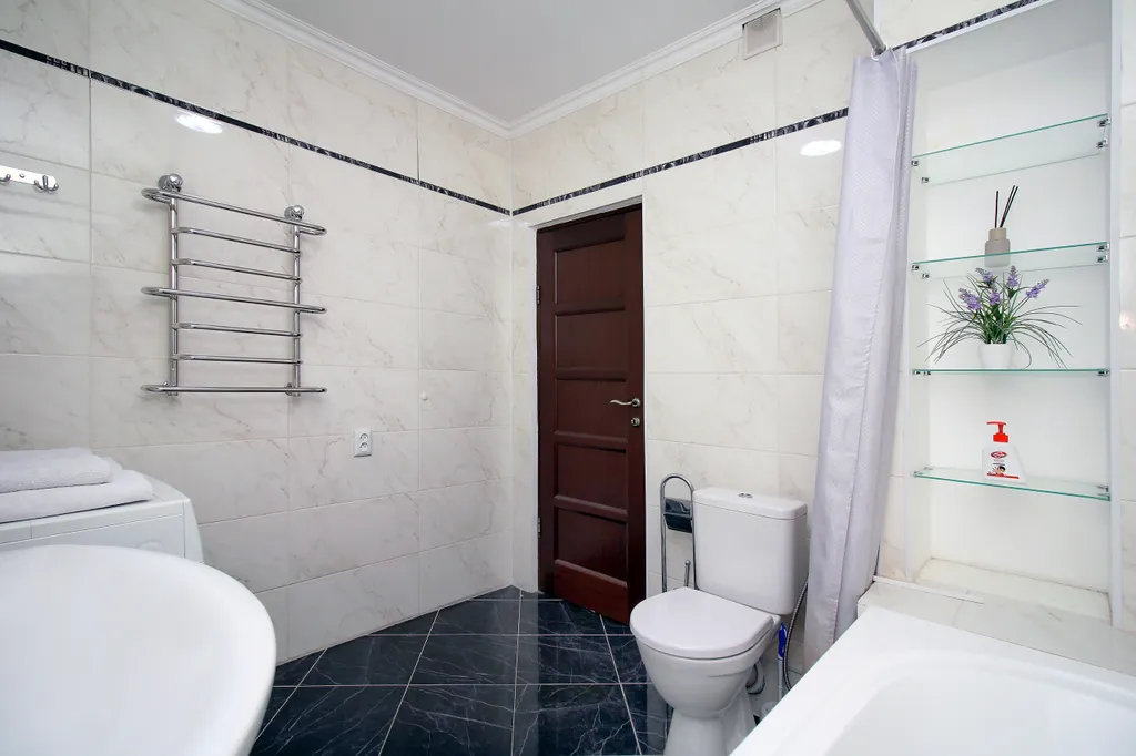 Большая трешка рядом с ТРЦ Mega Alma-Ata