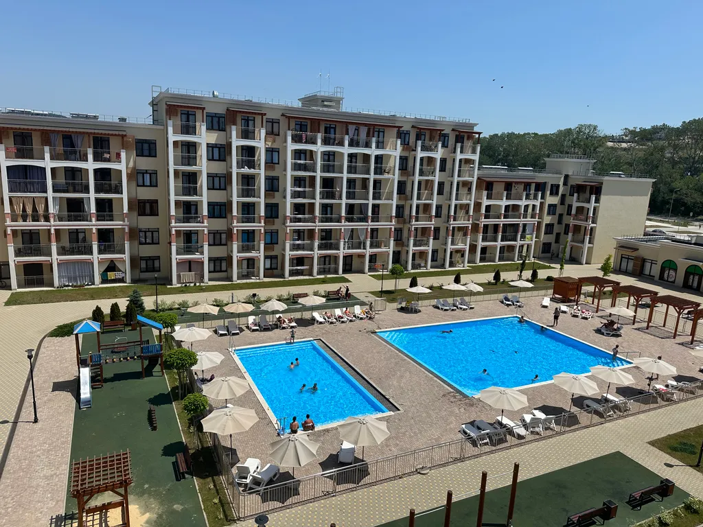 Уютная квартира с видом на бассейн