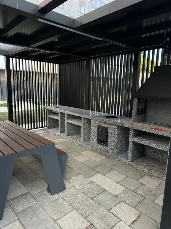 Уютная квартира в новом комплексе с дизайнерским ремонтом