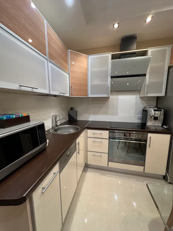 2х комнатная у ТЦ Лотос Плаза и есть парк