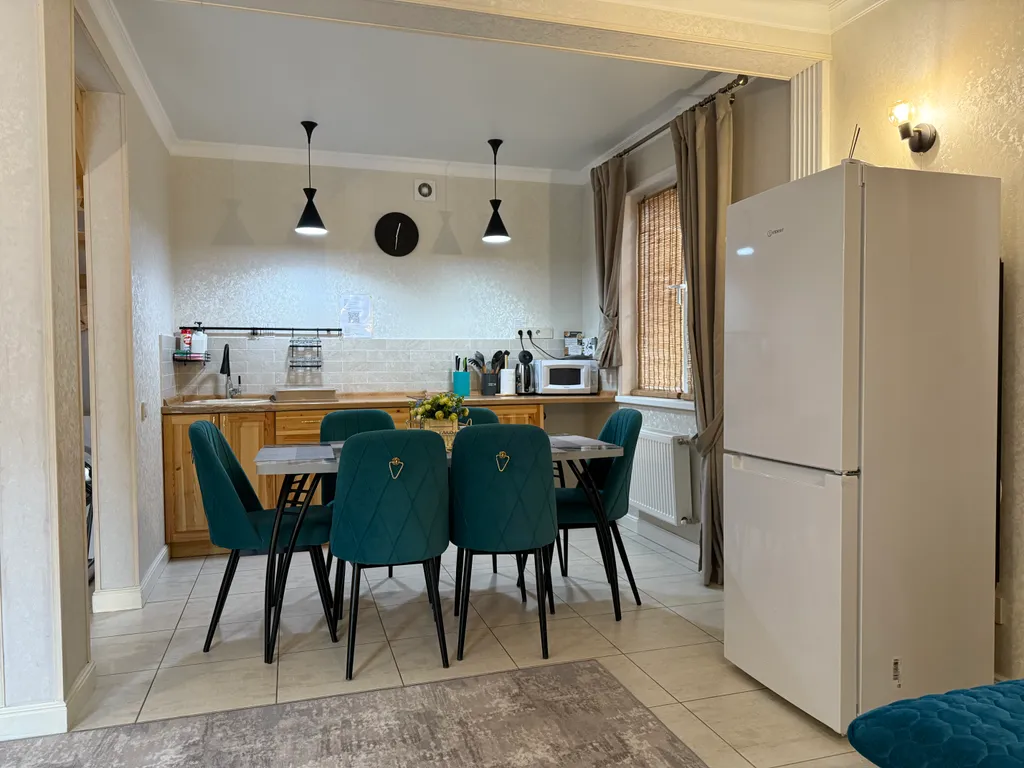 Malkar house с видом на гору Чегет