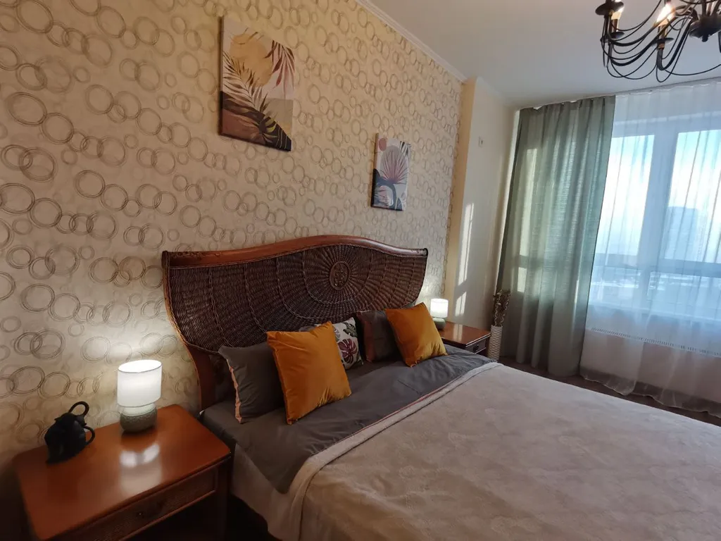 Большая двухкомнатная квартира с панорамным балконом