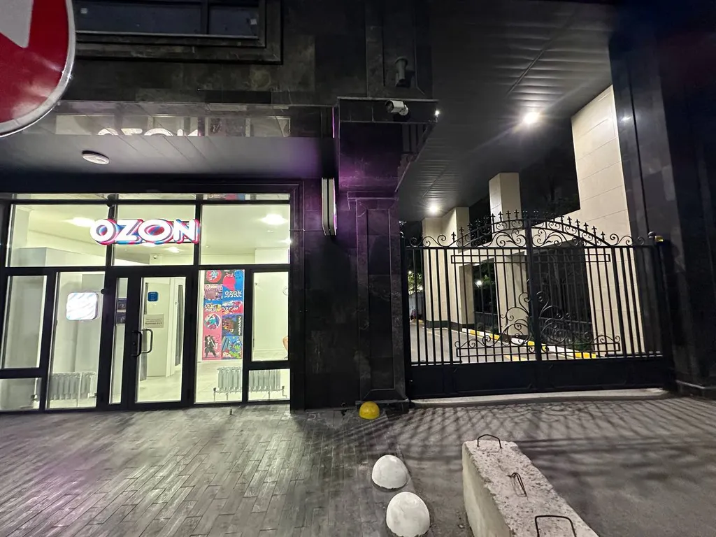 Continental apt near complex Vefa center