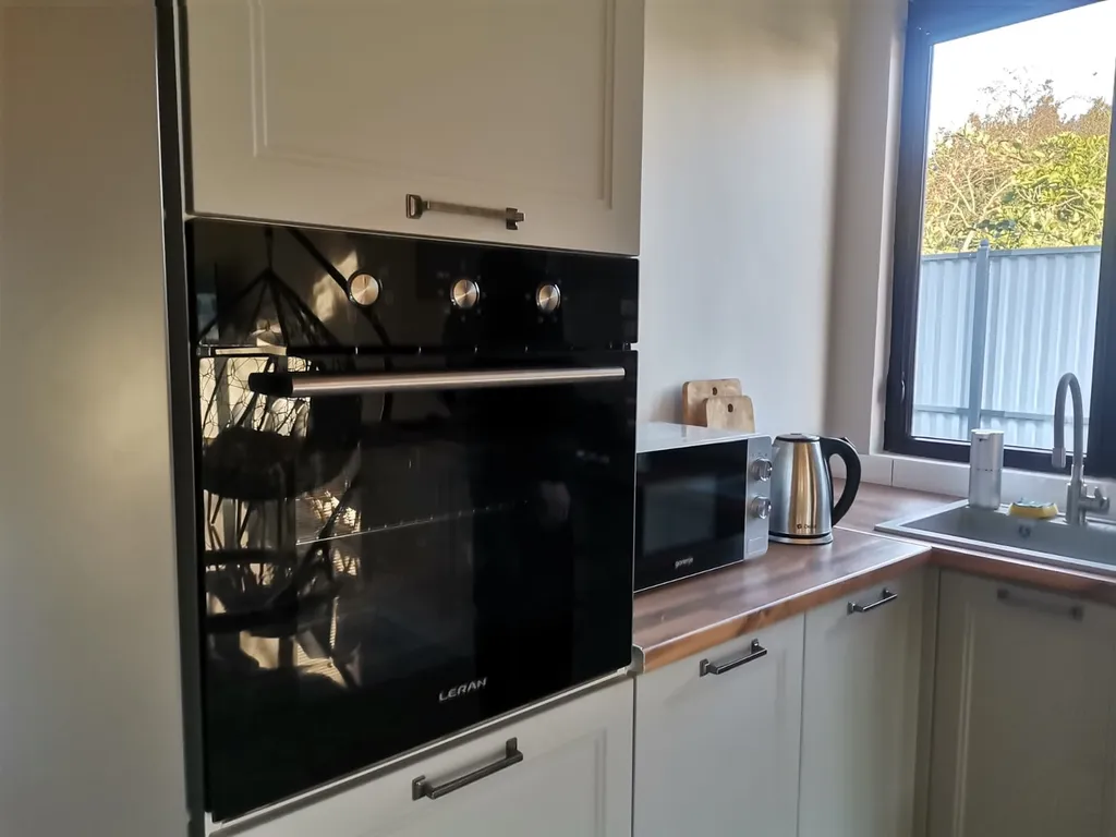 Дом под ключ с зелёной лужайкой и плодовыми насаждениями