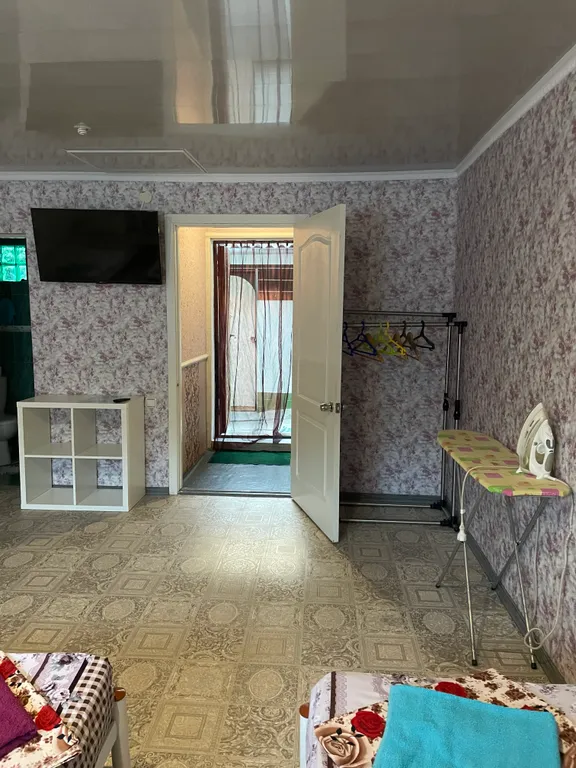 Однокомнатный коттедж со своей беседкой-кухней