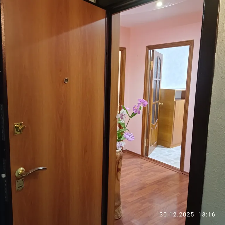 Уютная 2-комнатная, в спальном районе города, всё в шаговой доступности