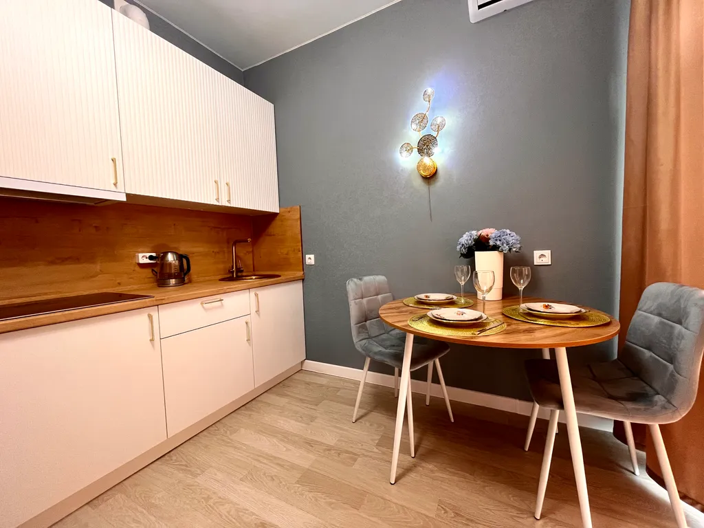 Комфортабельная видовая квартира с дизайнерским ремонтом возле моря