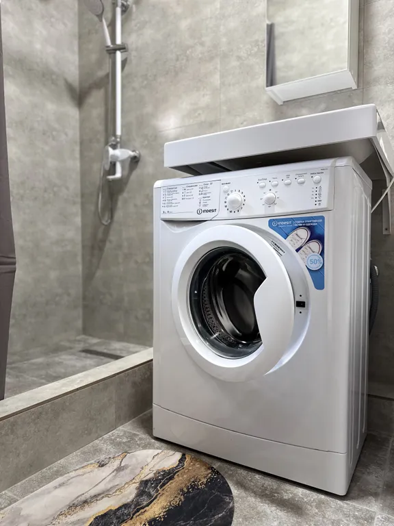 Смарт-студия в монохромных тонах