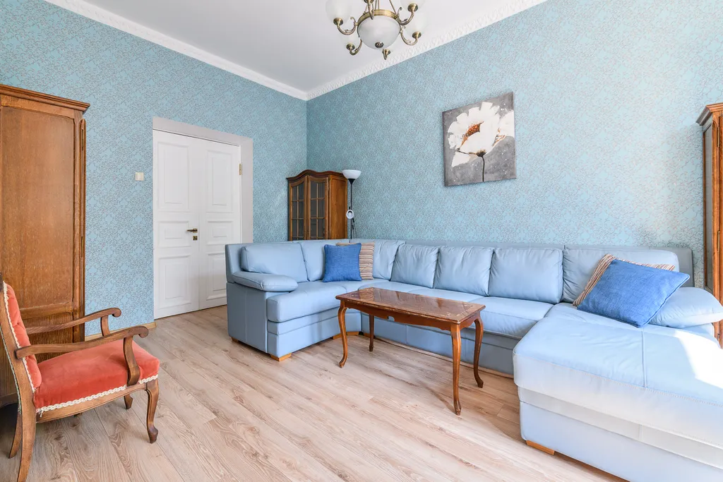 Роскошная квартира с балконом и парковкой рядом с Петропавловкой