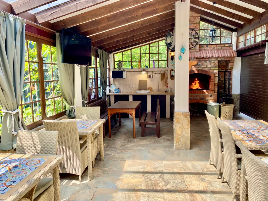 Апартамент с отдельным входом и балконами