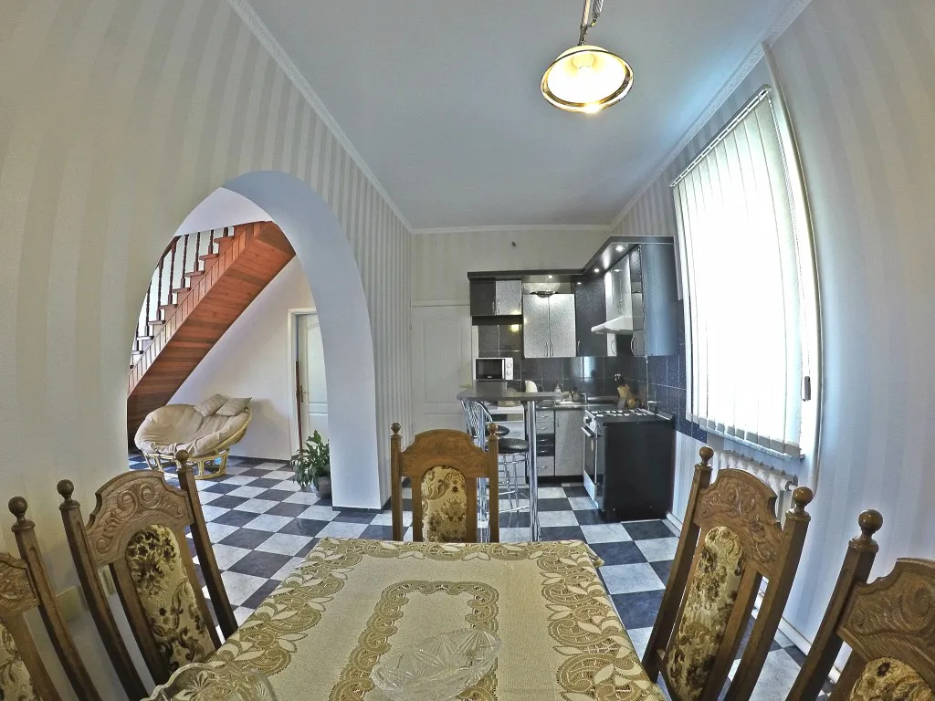 Дом в Ялте с бассейном и сауной