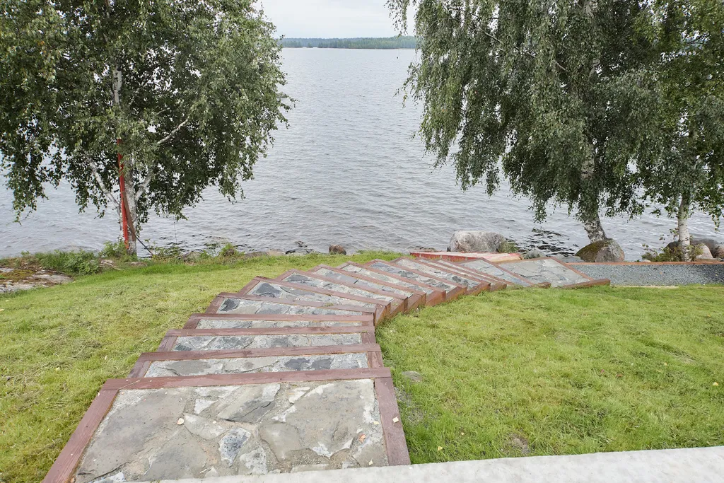 Домик на 2 с окном в потолке прямо на берегу