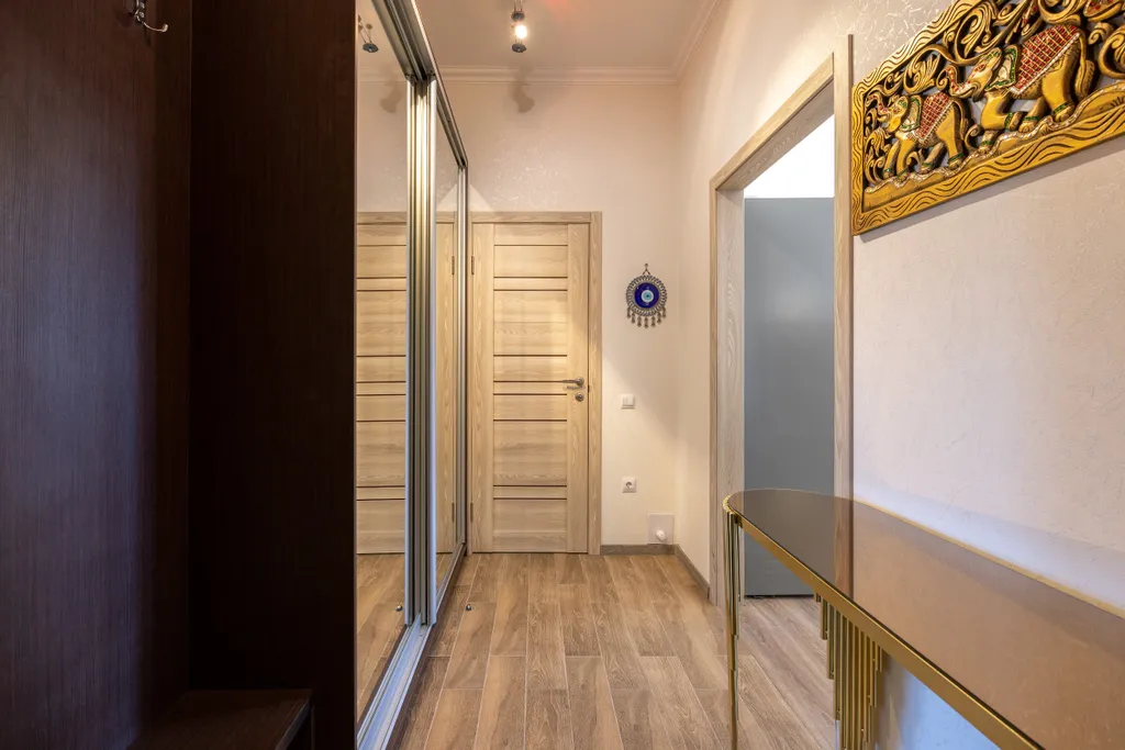 Просторная студия с видом на горы