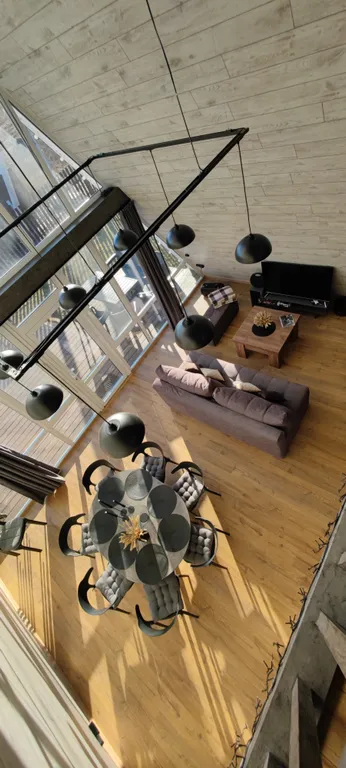 Панорамный домик с теплым бассейном в пяти минутах ходьбы от города