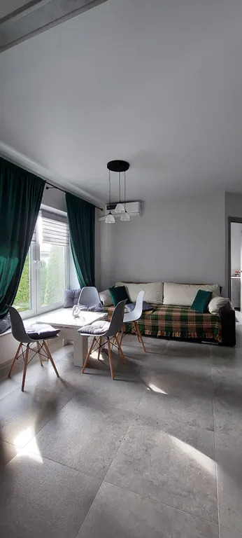 Уютный дом в черте города для комфортного отдыха в лесной местности