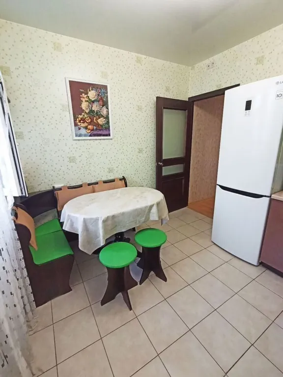 Большaя квартиpа с двумя балконами