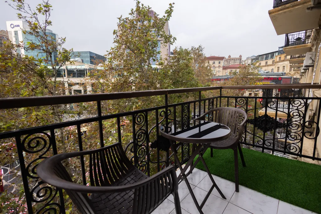 2 спальни + гостиная, прямой балкон с видом на гору Таргова