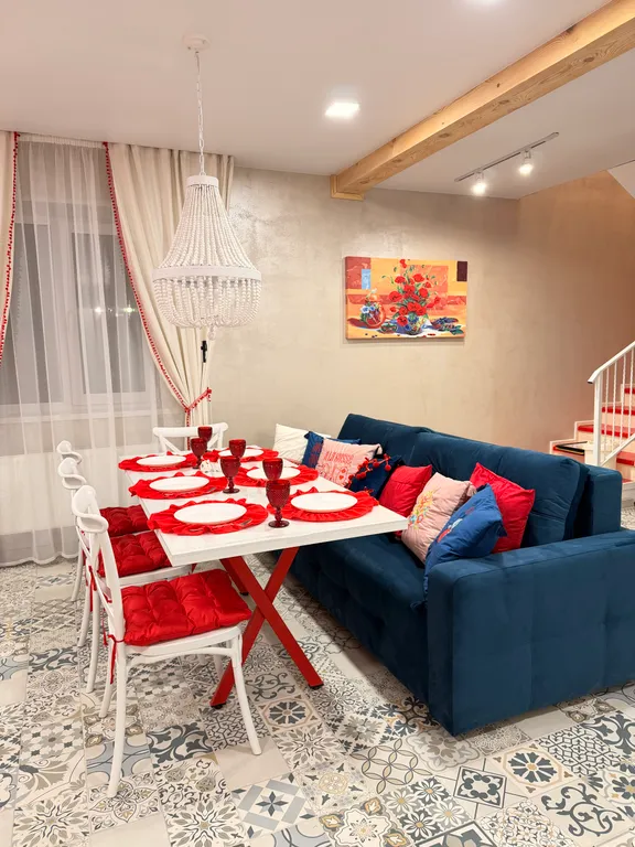 Дом в современном русском стиле рядом с монастырем