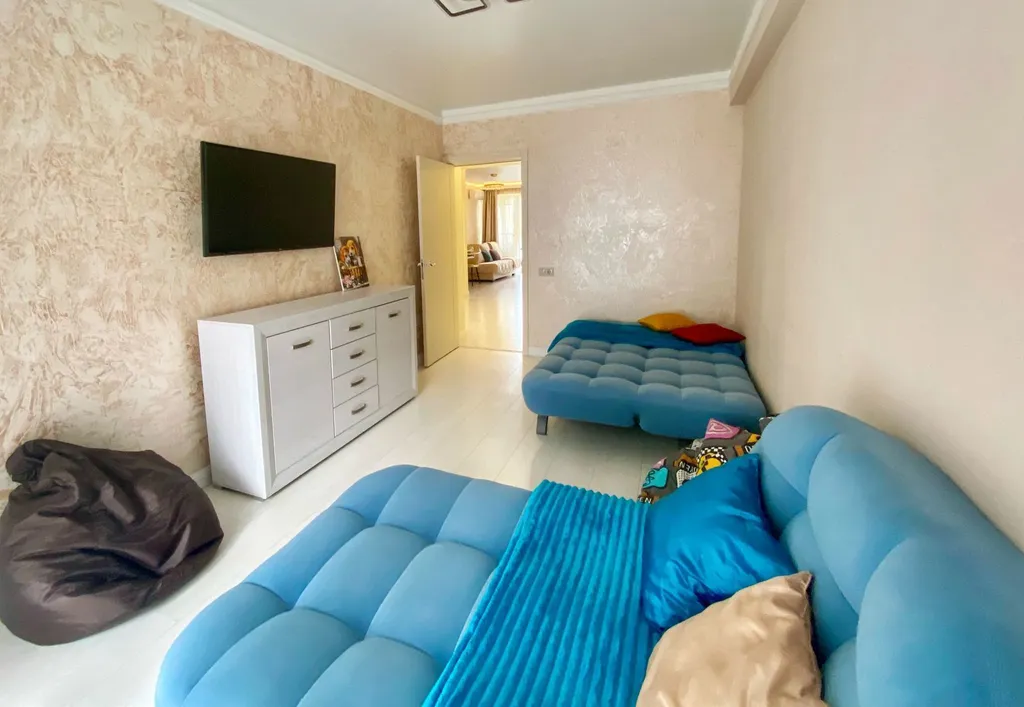 Шестиместная просторная двухкомнатная квартира