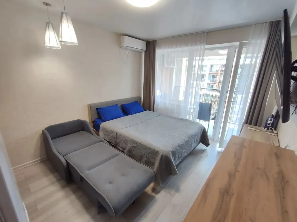 Студия с видом на море