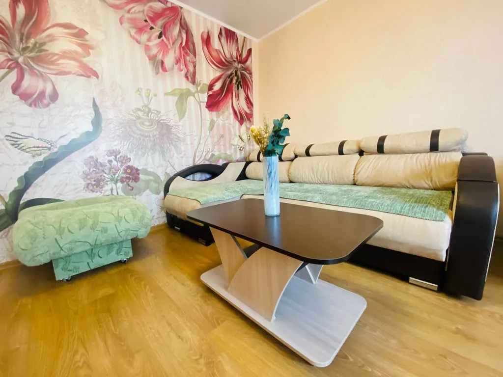 Просторная двухкомнатная квартира до 6 человек — аренда посуточно в Череповец