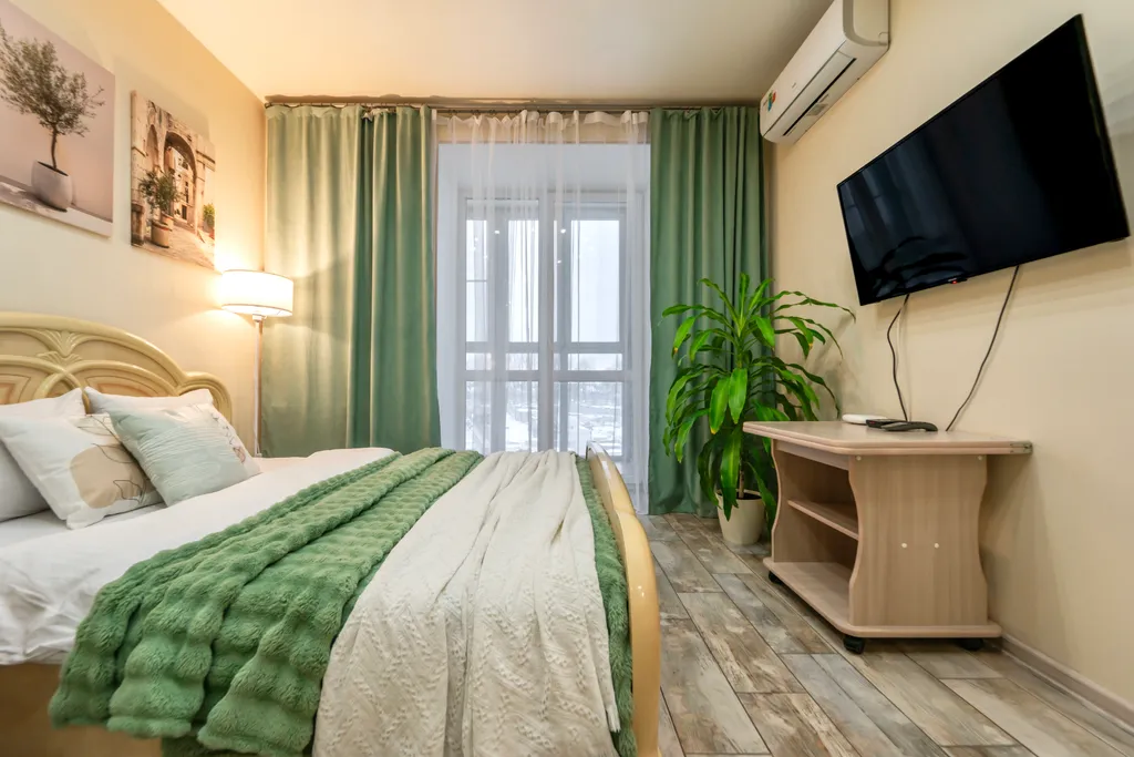 Панорамные окна в пол с потрясающим видом на закат