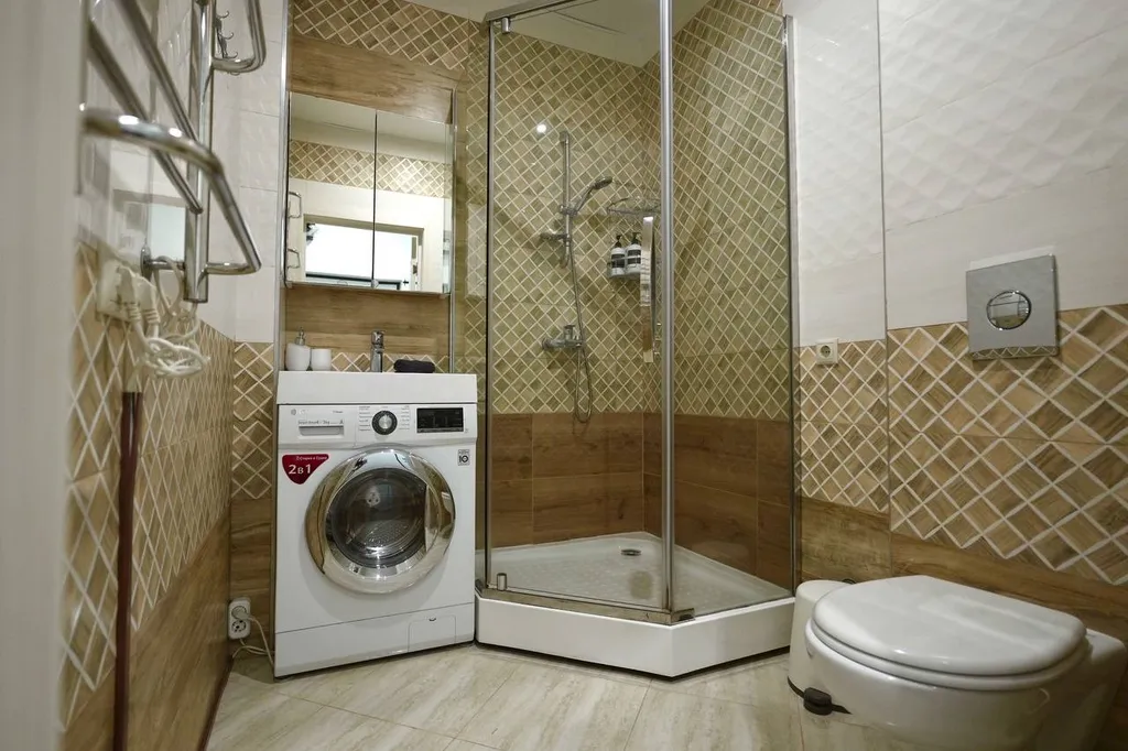 Просторная студия с выделенной спальней в центре